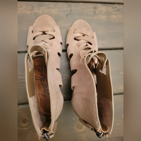 Zodiac suede heels size 9 - Picture 4 of 7